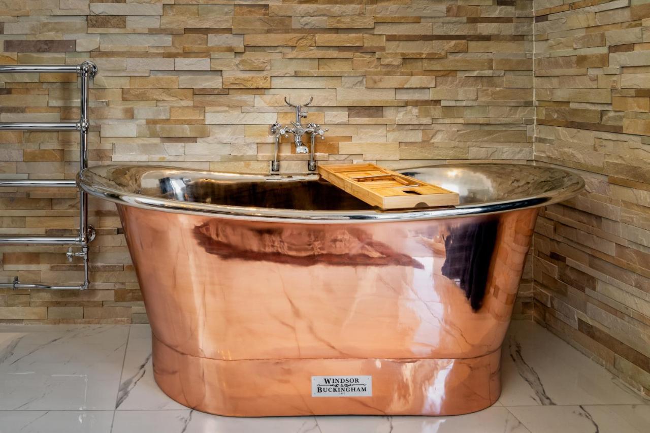 Relax In Super Size Copper Tub - 2 Bedroom Villa Inverness Extérieur photo